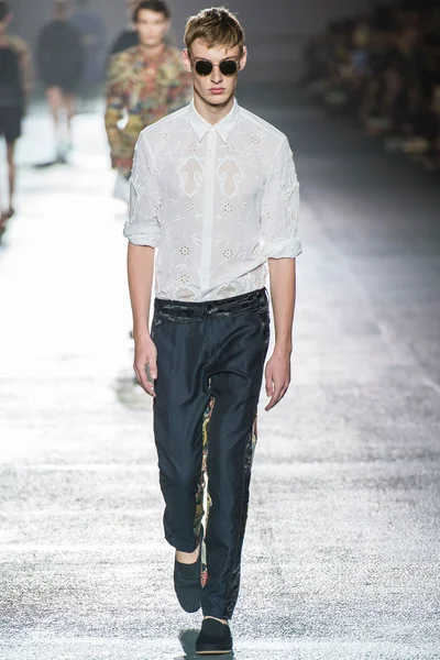 Look 25